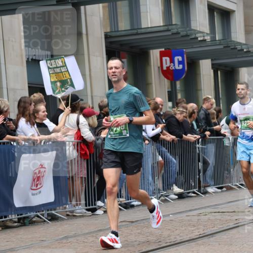 13.09.2026 - 21. swb-Marathon Bremen Strokosch-Dieckow http://msf.ph/oto/10390084 13.09.2026 13:01:40 Ziel 1614, 1667, 4696, 4739, 5601, 9233, 4118, 5369, 5996, 7950, 9137, 13063, 13168 meine-sportfotos.de