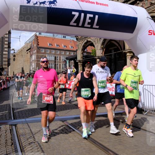 13.09.2026 - 21. swb-Marathon Bremen Tim E. http://msf.ph/oto/10390086 13.09.2026 13:33:44 Ziel 831, 1124, 2283, 2980, 3562, 4052, 4219, 4243, 4492, 4536, 4543, 4565, 5040, 5560, 5660, 5726, 5790, 5861, 5862, 5914, 6256, 6421, 6597, 6614, 6777, 6844, 6882, 6915, 6997, 7145, 7421, 7523, 7789, 7863, 8093, 8177, 8501, 8599, 8602, 8691, 9206, 9508, 9616, 9856, 9883, 10114, 13078, 13084 meine-sportfotos.de