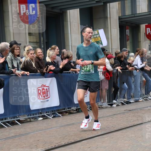 13.09.2026 - 21. swb-Marathon Bremen Strokosch-Dieckow http://msf.ph/oto/10390088 13.09.2026 13:01:40 Ziel 1614, 1667, 4696, 4739, 5601, 9233, 4118, 5369, 5996, 7950, 9137, 13063, 13168 meine-sportfotos.de