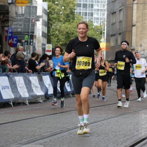 13.09.2026 - 21. swb-Marathon Bremen Strokosch-Dieckow http://msf.ph/oto/10390096 13.09.2026 11:12:37 Ziel 10213, 10406, 10414, 11052, 11633, 11716, 12012, 12327, 10354, 10483, 10743, 11657, 12234, 12423 meine-sportfotos.de