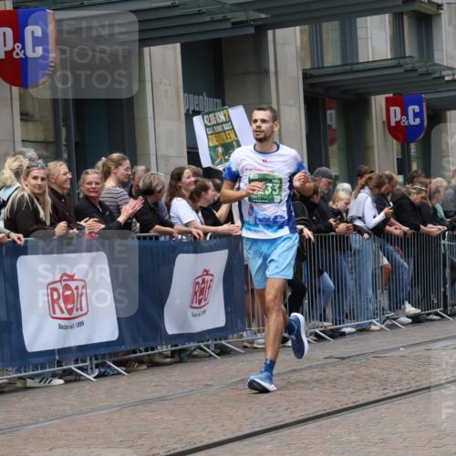 13.09.2026 - 21. swb-Marathon Bremen Strokosch-Dieckow http://msf.ph/oto/10390099 13.09.2026 13:01:41 Ziel 1614, 1667, 4696, 4739, 5601, 9233, 1614, 4118, 5369, 5996, 7950, 9137, 13063, 13168 meine-sportfotos.de