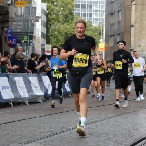 13.09.2026 - 21. swb-Marathon Bremen Strokosch-Dieckow http://msf.ph/oto/10390100 13.09.2026 11:12:37 Ziel 10213, 10406, 10414, 11052, 11633, 11716, 12012, 12327, 10354, 10483, 10743, 11657, 12234, 12423 meine-sportfotos.de