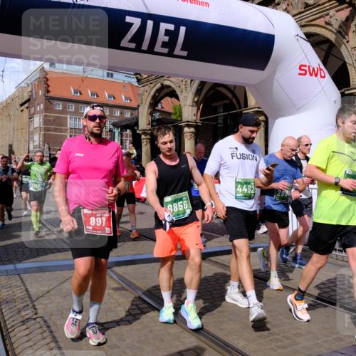 13.09.2026 - 21. swb-Marathon Bremen Tim E. http://msf.ph/oto/10390101 13.09.2026 13:33:44 Ziel 831, 1124, 2283, 2980, 3562, 4052, 4219, 4243, 4492, 4536, 4543, 4565, 5040, 5560, 5660, 5726, 5790, 5861, 5862, 5914, 6256, 6421, 6597, 6614, 6777, 6844, 6882, 6915, 6997, 7145, 7421, 7523, 7789, 7863, 8093, 8177, 8501, 8599, 8602, 8691, 9206, 9508, 9616, 9856, 9883, 10114, 13078, 13084 meine-sportfotos.de