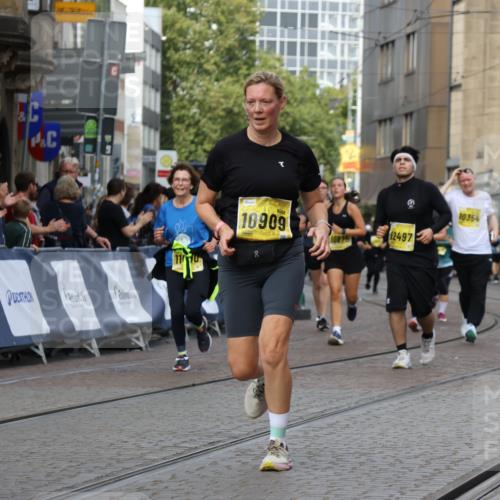 13.09.2026 - 21. swb-Marathon Bremen Strokosch-Dieckow http://msf.ph/oto/10390110 13.09.2026 11:12:37 Ziel 10213, 10406, 10414, 11052, 11633, 11716, 12012, 12327, 10354, 10483, 10743, 11657, 12234, 12423 meine-sportfotos.de