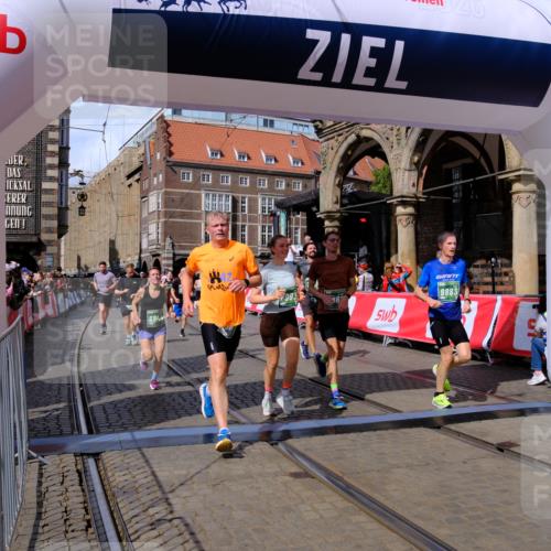 13.09.2026 - 21. swb-Marathon Bremen Tim E. http://msf.ph/oto/10390113 13.09.2026 13:33:52 Ziel 930, 2405, 2872, 2960, 3201, 3562, 3761, 4052, 4219, 4490, 4543, 5560, 5660, 5726, 5861, 5862, 6256, 6421, 6538, 6597, 6808, 6844, 6882, 6997, 7126, 7523, 7633, 7652, 7832, 7863, 8093, 8177, 8501, 8599, 8602, 8691, 9206, 9390, 9508, 9883, 10114, 13078 meine-sportfotos.de