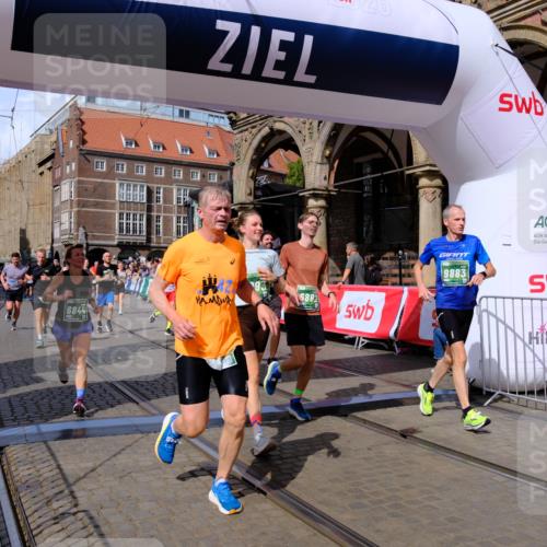 13.09.2026 - 21. swb-Marathon Bremen Tim E. http://msf.ph/oto/10390126 13.09.2026 13:33:52 Ziel 930, 2405, 2872, 2960, 3201, 3562, 3761, 4052, 4219, 4490, 4543, 5560, 5660, 5726, 5861, 5862, 6256, 6421, 6538, 6597, 6808, 6844, 6882, 6997, 7126, 7523, 7633, 7652, 7832, 7863, 8093, 8177, 8501, 8599, 8602, 8691, 9206, 9390, 9508, 9883, 10114, 13078 meine-sportfotos.de