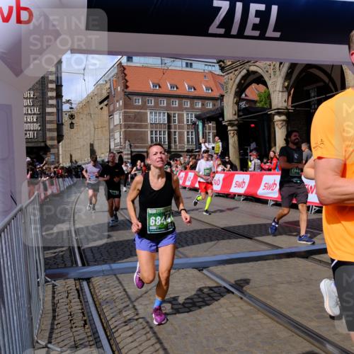 13.09.2026 - 21. swb-Marathon Bremen Tim E. http://msf.ph/oto/10390131 13.09.2026 13:33:53 Ziel 930, 2405, 2872, 2960, 3201, 3562, 3761, 4052, 4219, 4490, 4543, 5560, 5660, 5726, 6256, 6538, 6597, 6808, 6844, 6882, 6997, 7126, 7523, 7633, 7652, 7832, 7863, 8093, 8177, 8501, 8599, 8602, 8691, 9206, 9390, 9508, 9883, 10114, 13078 meine-sportfotos.de