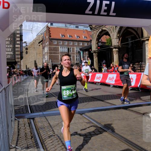 13.09.2026 - 21. swb-Marathon Bremen Tim E. http://msf.ph/oto/10390136 13.09.2026 13:33:53 Ziel 930, 2405, 2872, 2960, 3201, 3562, 3761, 4052, 4219, 4490, 4543, 5560, 5660, 5726, 6256, 6538, 6597, 6808, 6844, 6882, 6997, 7126, 7523, 7633, 7652, 7832, 7863, 8093, 8177, 8501, 8599, 8602, 8691, 9206, 9390, 9508, 9883, 10114, 13078 meine-sportfotos.de