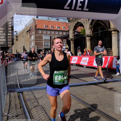 13.09.2026 - 21. swb-Marathon Bremen Tim E. http://msf.ph/oto/10390140 13.09.2026 13:33:53 Ziel 930, 2405, 2872, 2960, 3201, 3562, 3761, 4052, 4219, 4490, 4543, 5560, 5660, 5726, 6256, 6538, 6597, 6808, 6844, 6882, 6997, 7126, 7523, 7633, 7652, 7832, 7863, 8093, 8177, 8501, 8599, 8602, 8691, 9206, 9390, 9508, 9883, 10114, 13078 meine-sportfotos.de