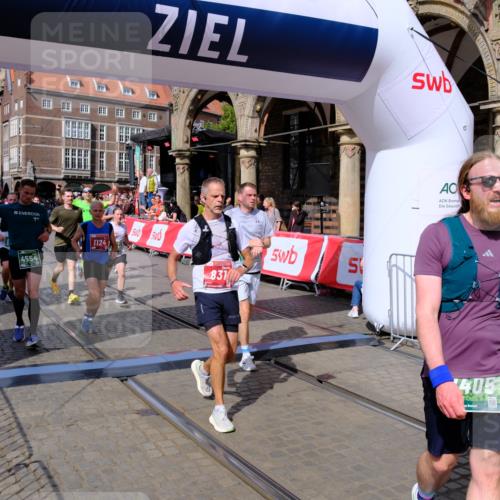 13.09.2026 - 21. swb-Marathon Bremen Tim E. http://msf.ph/oto/10390171 13.09.2026 13:34:07 Ziel 1656, 2405, 2727, 2872, 3201, 3389, 3522, 3761, 4490, 4554, 4658, 4874, 5063, 5156, 5513, 5563, 5587, 6151, 6508, 6623, 6808, 7126, 7354, 7431, 7633, 7652, 7832, 8025, 8512, 8641, 9068, 9128, 9342, 9344, 9390 meine-sportfotos.de