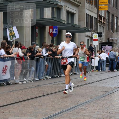 13.09.2026 - 21. swb-Marathon Bremen Strokosch-Dieckow http://msf.ph/oto/10390177 13.09.2026 13:02:17 Ziel 1795, 1850, 3609, 7841, 13237, 1667, 9233, 9583 meine-sportfotos.de