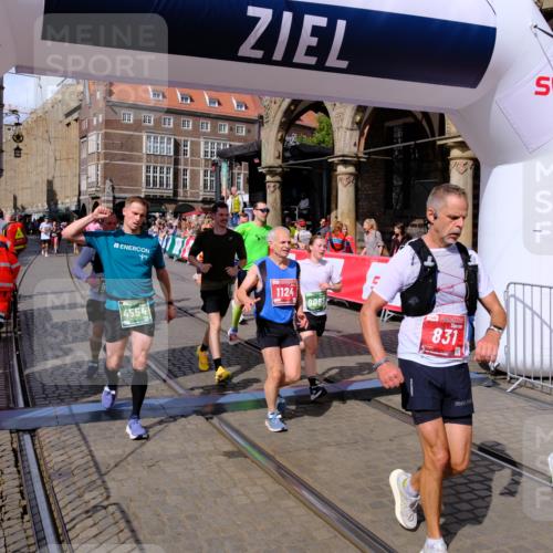 13.09.2026 - 21. swb-Marathon Bremen Tim E. http://msf.ph/oto/10390180 13.09.2026 13:34:08 Ziel 1656, 2405, 2727, 2872, 3201, 3389, 3522, 3761, 4490, 4554, 4658, 4874, 5063, 5156, 5513, 5563, 5587, 6151, 6508, 6623, 6808, 7126, 7354, 7431, 7652, 7832, 8025, 8512, 8641, 9068, 9128, 9342, 9344, 9390 meine-sportfotos.de