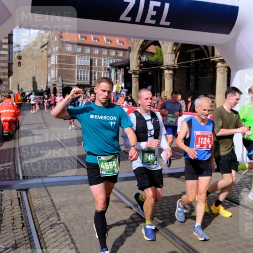 13.09.2026 - 21. swb-Marathon Bremen Tim E. http://msf.ph/oto/10390206 13.09.2026 13:34:10 Ziel 1656, 2405, 2727, 3389, 3522, 3761, 3790, 4490, 4554, 4613, 4658, 4874, 5063, 5156, 5341, 5513, 5563, 5587, 6151, 6508, 6509, 6623, 6808, 7047, 7126, 7303, 7354, 7431, 7832, 8025, 8512, 8641, 8910, 9068, 9128, 9342, 9344 meine-sportfotos.de