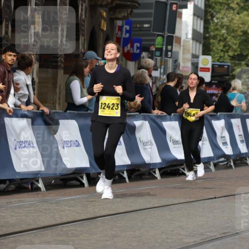 13.09.2026 - 21. swb-Marathon Bremen Strokosch-Dieckow http://msf.ph/oto/10390221 13.09.2026 11:12:51 Ziel 10213, 10354, 10406, 10743, 10874, 10875, 10909, 11090, 11716, 12234, 12327, 12497, 10804, 10893, 11357, 11606, 11627, 11671, 11832, 12050, 12060, 12393, 12418 meine-sportfotos.de