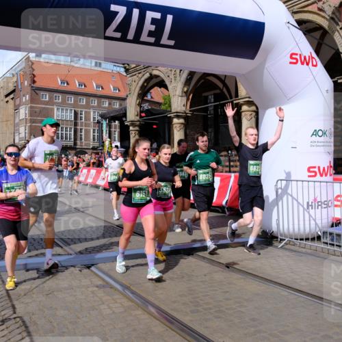 13.09.2026 - 21. swb-Marathon Bremen Tim E. http://msf.ph/oto/10390228 13.09.2026 13:34:19 Ziel 1364, 1656, 2355, 2727, 3162, 3389, 3522, 3632, 3790, 3984, 4613, 5341, 5513, 5563, 5587, 6090, 6151, 6350, 6509, 6623, 7047, 7113, 7303, 7354, 7431, 7897, 7988, 8025, 8512, 8641, 8910, 10058, 13118 meine-sportfotos.de