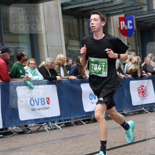 13.09.2026 - 21. swb-Marathon Bremen Strokosch-Dieckow http://msf.ph/oto/10390231 13.09.2026 13:02:22 Ziel 1795, 1850, 3609, 6918, 7841, 13237, 1667, 9583 meine-sportfotos.de
