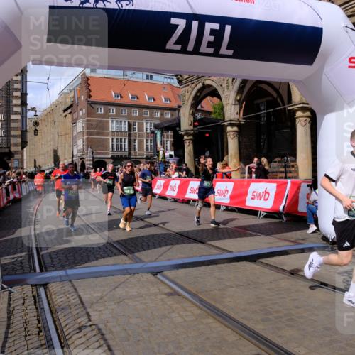 13.09.2026 - 21. swb-Marathon Bremen Tim E. http://msf.ph/oto/10390243 13.09.2026 13:34:21 Ziel 1364, 1656, 2355, 2464, 2727, 3162, 3389, 3522, 3632, 3790, 3984, 4613, 5265, 5341, 5489, 5563, 5587, 5768, 6090, 6151, 6350, 6405, 6509, 6623, 7047, 7113, 7303, 7354, 7431, 7897, 7988, 8025, 8512, 8641, 8910, 9905, 10058, 13118 meine-sportfotos.de