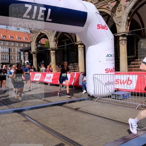 13.09.2026 - 21. swb-Marathon Bremen Tim E. http://msf.ph/oto/10390248 13.09.2026 13:34:21 Ziel 1364, 1656, 2355, 2464, 2727, 3162, 3389, 3522, 3632, 3790, 3984, 4613, 5265, 5341, 5489, 5563, 5587, 5768, 6090, 6151, 6350, 6405, 6509, 6623, 7047, 7113, 7303, 7354, 7431, 7897, 7988, 8025, 8512, 8641, 8910, 9905, 10058, 13118 meine-sportfotos.de