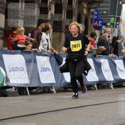 13.09.2026 - 21. swb-Marathon Bremen Strokosch-Dieckow http://msf.ph/oto/10390257 13.09.2026 11:12:59 Ziel 10354, 10743, 10874, 10875, 10909, 11090, 11657, 12234, 12423, 12497, 10804, 10893, 11048, 11357, 11627, 12060, 12393, 12418 meine-sportfotos.de