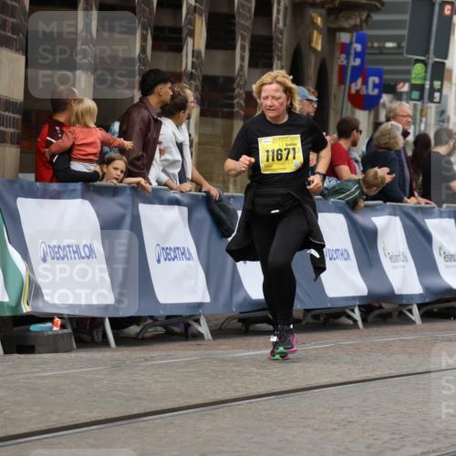 13.09.2026 - 21. swb-Marathon Bremen Strokosch-Dieckow http://msf.ph/oto/10390261 13.09.2026 11:12:59 Ziel 10354, 10743, 10874, 10875, 10909, 11090, 11657, 12234, 12423, 12497, 10804, 10893, 11048, 11357, 11627, 12060, 12393, 12418 meine-sportfotos.de
