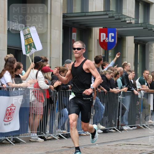 13.09.2026 - 21. swb-Marathon Bremen Strokosch-Dieckow http://msf.ph/oto/10390263 13.09.2026 13:02:34 Ziel 1381, 1795, 1850, 1862, 6918, 7265, 8319, 8325, 8331, 13237, 3609, 7841, 9583 meine-sportfotos.de
