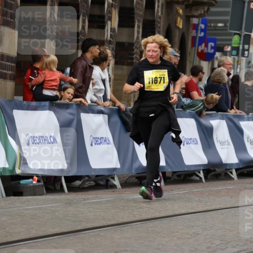 13.09.2026 - 21. swb-Marathon Bremen Strokosch-Dieckow http://msf.ph/oto/10390264 13.09.2026 11:12:59 Ziel 10354, 10743, 10874, 10875, 10909, 11090, 11657, 12234, 12423, 12497, 10804, 10893, 11048, 11357, 11627, 12060, 12393, 12418 meine-sportfotos.de