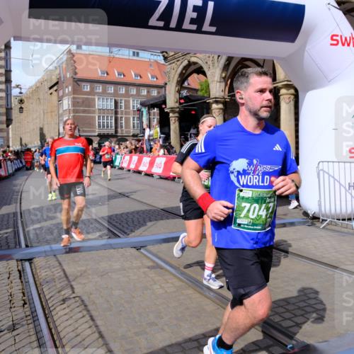 13.09.2026 - 21. swb-Marathon Bremen Tim E. http://msf.ph/oto/10390277 13.09.2026 13:34:24 Ziel 1364, 1656, 2355, 2464, 3162, 3389, 3522, 3632, 3790, 3984, 4613, 5265, 5341, 5489, 5563, 5768, 6090, 6151, 6350, 6405, 6509, 6623, 7047, 7113, 7303, 7431, 7897, 7988, 8025, 8641, 8870, 8910, 9100, 9905, 10058, 13118 meine-sportfotos.de