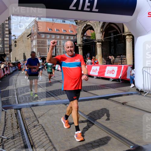 13.09.2026 - 21. swb-Marathon Bremen Tim E. http://msf.ph/oto/10390305 13.09.2026 13:34:25 Ziel 1364, 1656, 2355, 2464, 3162, 3389, 3522, 3632, 3790, 3984, 4613, 5265, 5341, 5489, 5563, 5768, 6090, 6151, 6350, 6405, 6509, 6623, 7047, 7113, 7303, 7431, 7696, 7897, 7988, 8025, 8641, 8870, 8910, 9094, 9100, 9905, 10058, 13118 meine-sportfotos.de
