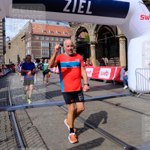 13.09.2026 - 21. swb-Marathon Bremen Tim E. http://msf.ph/oto/10390309 13.09.2026 13:34:26 Ziel 1364, 2355, 2464, 3162, 3632, 3790, 3984, 4613, 5265, 5341, 5489, 5563, 5768, 6090, 6350, 6405, 6509, 6623, 7047, 7113, 7303, 7431, 7696, 7897, 7988, 8025, 8641, 8870, 8910, 9094, 9100, 9402, 9905, 10058, 13118 meine-sportfotos.de