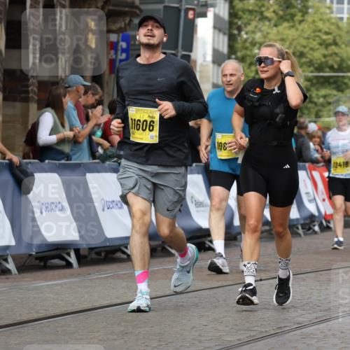 13.09.2026 - 21. swb-Marathon Bremen Strokosch-Dieckow http://msf.ph/oto/10390312 13.09.2026 11:13:04 Ziel 10354, 10483, 10743, 10874, 10875, 11090, 11657, 11671, 11832, 12234, 12423, 12497, 11048, 11357, 12393, 12418 meine-sportfotos.de
