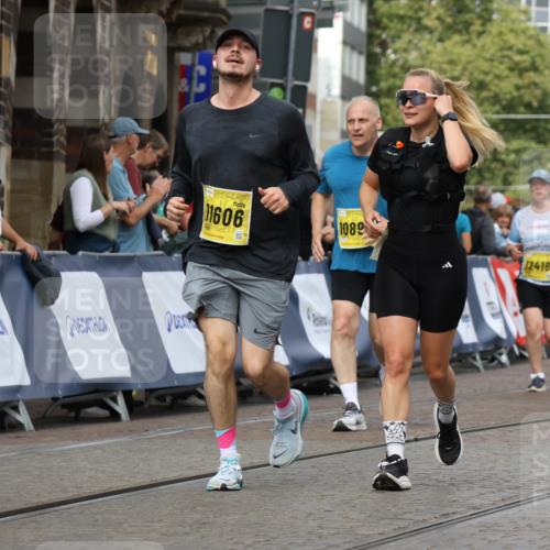 13.09.2026 - 21. swb-Marathon Bremen Strokosch-Dieckow http://msf.ph/oto/10390316 13.09.2026 11:13:04 Ziel 10354, 10483, 10743, 10874, 10875, 11090, 11657, 11671, 11832, 12234, 12423, 12497, 11048, 11357, 12393, 12418 meine-sportfotos.de