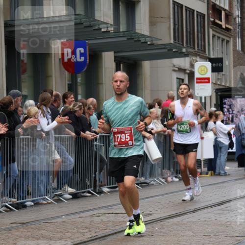 13.09.2026 - 21. swb-Marathon Bremen Strokosch-Dieckow http://msf.ph/oto/10390326 13.09.2026 13:02:47 Ziel 1381, 1862, 7206, 7265, 7478, 8028, 8319, 8325, 8331, 8756, 9200, 1795, 1850, 3609, 6918, 7841, 13237 meine-sportfotos.de