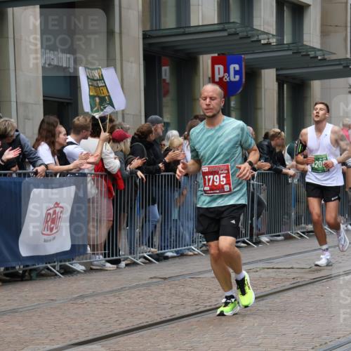 13.09.2026 - 21. swb-Marathon Bremen Strokosch-Dieckow http://msf.ph/oto/10390330 13.09.2026 13:02:48 Ziel 1381, 1862, 7206, 7265, 7478, 8028, 8319, 8325, 8331, 8756, 9200, 1381, 1795, 1850, 3609, 6918, 7841, 13237 meine-sportfotos.de