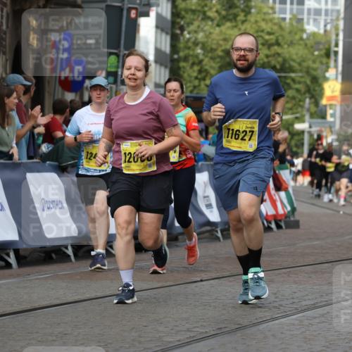 13.09.2026 - 21. swb-Marathon Bremen Strokosch-Dieckow http://msf.ph/oto/10390337 13.09.2026 11:13:08 Ziel 10354, 10483, 10743, 11606, 11657, 11671, 11832, 12050, 12234, 12423, 12497, 11048 meine-sportfotos.de