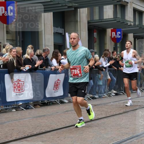13.09.2026 - 21. swb-Marathon Bremen Strokosch-Dieckow http://msf.ph/oto/10390339 13.09.2026 13:02:48 Ziel 1381, 1862, 7206, 7265, 7478, 8028, 8319, 8325, 8331, 8756, 9200, 1381, 1795, 1850, 3609, 6918, 7841, 13237 meine-sportfotos.de