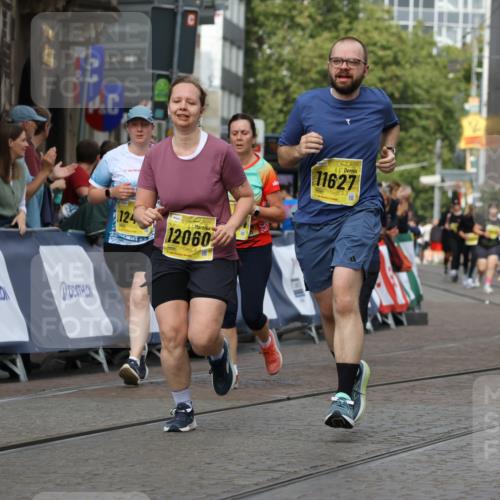 13.09.2026 - 21. swb-Marathon Bremen Strokosch-Dieckow http://msf.ph/oto/10390341 13.09.2026 11:13:08 Ziel 10354, 10483, 10743, 11606, 11657, 11671, 11832, 12050, 12234, 12423, 12497, 11048 meine-sportfotos.de