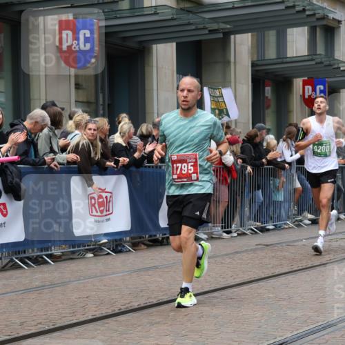13.09.2026 - 21. swb-Marathon Bremen Strokosch-Dieckow http://msf.ph/oto/10390343 13.09.2026 13:02:48 Ziel 1381, 1862, 7206, 7265, 7478, 8028, 8319, 8325, 8331, 8756, 9200, 1381, 1795, 1850, 3609, 6918, 7841, 13237 meine-sportfotos.de