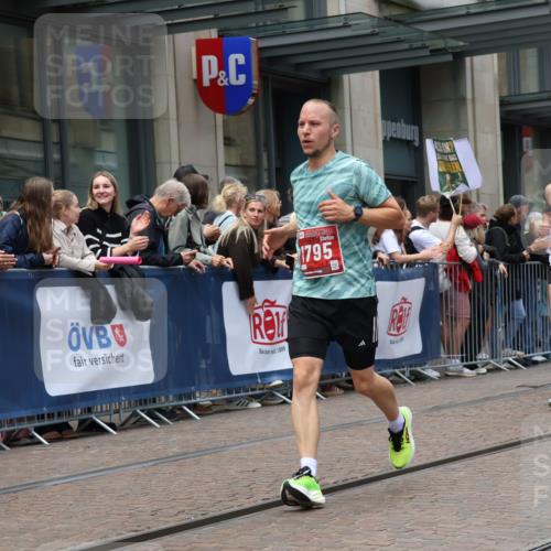 13.09.2026 - 21. swb-Marathon Bremen Strokosch-Dieckow http://msf.ph/oto/10390347 13.09.2026 13:02:49 Ziel 1862, 7206, 7265, 7478, 8028, 8319, 8325, 8331, 8756, 9200, 1381, 1795, 1850, 3609, 6918, 7265, 7841, 13237 meine-sportfotos.de
