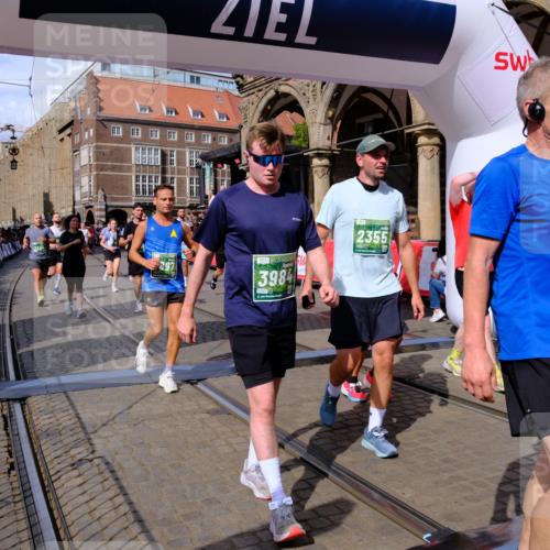 13.09.2026 - 21. swb-Marathon Bremen Tim E. http://msf.ph/oto/10390348 13.09.2026 13:34:30 Ziel 911, 1364, 2355, 2464, 3068, 3162, 3214, 3632, 3636, 3790, 3984, 4112, 5147, 5265, 5341, 5489, 5768, 6090, 6350, 6405, 7113, 7303, 7696, 7897, 7988, 8870, 8910, 9094, 9100, 9402, 9905, 10058, 13118 meine-sportfotos.de