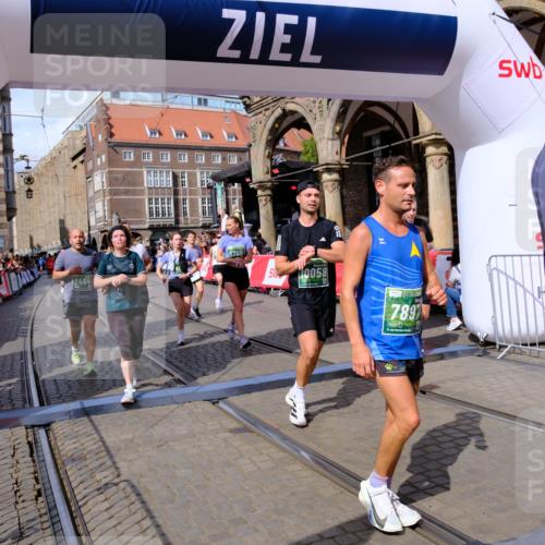 13.09.2026 - 21. swb-Marathon Bremen Tim E. http://msf.ph/oto/10390352 13.09.2026 13:34:32 Ziel 682, 911, 1364, 2355, 2464, 3068, 3162, 3214, 3632, 3636, 3984, 4112, 5147, 5265, 5489, 5768, 6090, 6350, 6405, 7113, 7696, 7897, 7988, 8870, 9094, 9100, 9402, 9453, 9905, 10058, 13118 meine-sportfotos.de