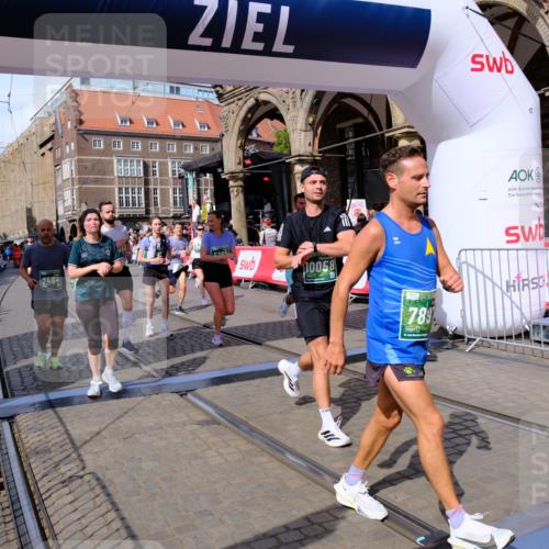 13.09.2026 - 21. swb-Marathon Bremen Tim E. http://msf.ph/oto/10390357 13.09.2026 13:34:32 Ziel 682, 911, 1364, 2355, 2464, 3068, 3162, 3214, 3632, 3636, 3984, 4112, 5147, 5265, 5489, 5768, 6090, 6350, 6405, 7113, 7696, 7897, 7988, 8870, 9094, 9100, 9402, 9453, 9905, 10058, 13118 meine-sportfotos.de