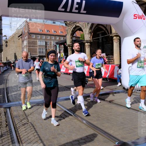 13.09.2026 - 21. swb-Marathon Bremen Tim E. http://msf.ph/oto/10390374 13.09.2026 13:34:33 Ziel 682, 911, 1364, 2355, 2464, 3068, 3162, 3214, 3632, 3636, 3984, 4112, 5147, 5265, 5489, 5768, 5852, 6090, 6350, 6405, 7113, 7696, 7746, 7897, 7988, 8870, 9094, 9100, 9402, 9453, 9802, 9905, 10058, 13118 meine-sportfotos.de