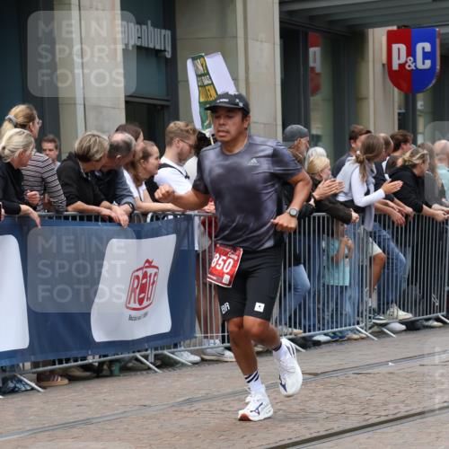 13.09.2026 - 21. swb-Marathon Bremen Strokosch-Dieckow http://msf.ph/oto/10390384 13.09.2026 13:02:54 Ziel 7206, 7478, 8028, 8756, 9200, 1381, 1795, 1850, 1862, 3609, 6918, 7265, 7841, 8319, 8325, 8331, 13237 meine-sportfotos.de