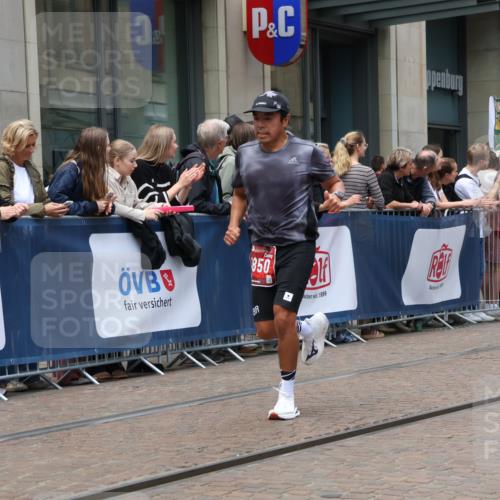 13.09.2026 - 21. swb-Marathon Bremen Strokosch-Dieckow http://msf.ph/oto/10390392 13.09.2026 13:02:55 Ziel 7206, 7478, 8028, 8756, 9200, 1381, 1795, 1850, 1862, 6918, 7265, 8319, 8325, 8331, 13237 meine-sportfotos.de