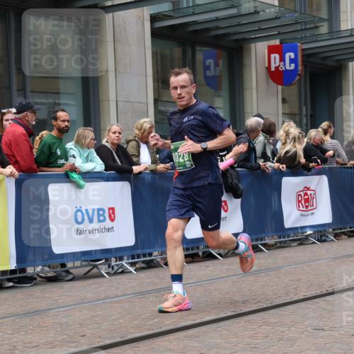 13.09.2026 - 21. swb-Marathon Bremen Strokosch-Dieckow http://msf.ph/oto/10390411 13.09.2026 13:02:58 Ziel 1372, 7206, 7478, 7715, 8028, 8756, 9200, 1381, 1795, 1850, 1862, 6918, 7265, 8319, 8325, 8331, 13237 meine-sportfotos.de