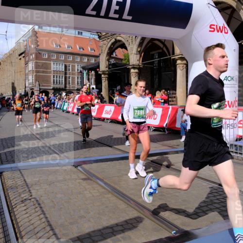 13.09.2026 - 21. swb-Marathon Bremen Tim E. http://msf.ph/oto/10390421 13.09.2026 13:34:40 Ziel 682, 784, 809, 911, 1307, 2215, 2464, 3029, 3068, 3214, 3318, 3409, 3636, 3890, 4112, 4616, 5147, 5265, 5489, 5566, 5768, 5852, 6255, 6405, 7168, 7696, 7746, 7962, 8381, 8870, 9094, 9100, 9402, 9453, 9802, 9905, 13112 meine-sportfotos.de