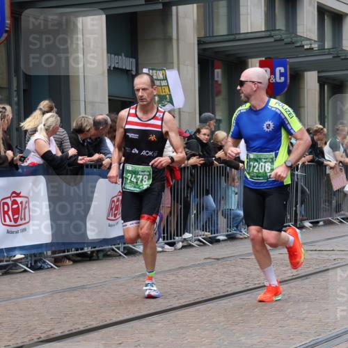 13.09.2026 - 21. swb-Marathon Bremen Strokosch-Dieckow http://msf.ph/oto/10390428 13.09.2026 13:03:03 Ziel 1372, 1950, 7206, 7478, 7715, 8028, 1381, 1850, 1862, 6918, 7265, 8319, 8325, 8331, 8756, 9200 meine-sportfotos.de