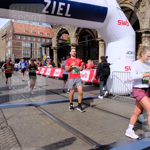 13.09.2026 - 21. swb-Marathon Bremen Tim E. http://msf.ph/oto/10390447 13.09.2026 13:34:41 Ziel 682, 784, 809, 911, 1307, 2215, 3029, 3068, 3214, 3318, 3409, 3636, 3890, 4112, 4616, 5147, 5265, 5566, 5852, 6255, 7168, 7696, 7746, 7962, 8381, 8870, 9094, 9100, 9402, 9453, 9802, 9905, 13112 meine-sportfotos.de