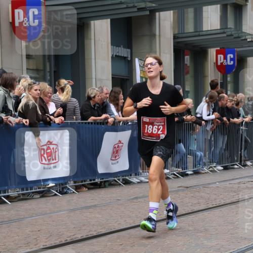 13.09.2026 - 21. swb-Marathon Bremen Strokosch-Dieckow http://msf.ph/oto/10390452 13.09.2026 13:03:08 Ziel 1372, 1950, 3092, 5024, 5719, 7206, 7478, 7715, 8028, 1381, 1862, 6918, 7265, 8319, 8325, 8331, 8756, 9200 meine-sportfotos.de