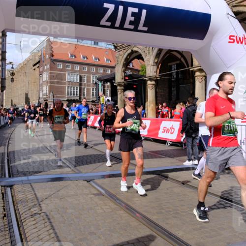 13.09.2026 - 21. swb-Marathon Bremen Tim E. http://msf.ph/oto/10390455 13.09.2026 13:34:42 Ziel 682, 784, 809, 911, 1307, 1871, 2215, 3029, 3068, 3214, 3318, 3409, 3636, 3890, 4112, 4616, 5147, 5488, 5566, 5852, 6255, 7168, 7696, 7746, 7962, 8381, 8870, 9094, 9100, 9402, 9453, 9802, 13112 meine-sportfotos.de